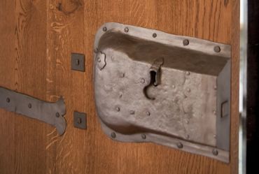 dřevěné dveře do sakristie - detail